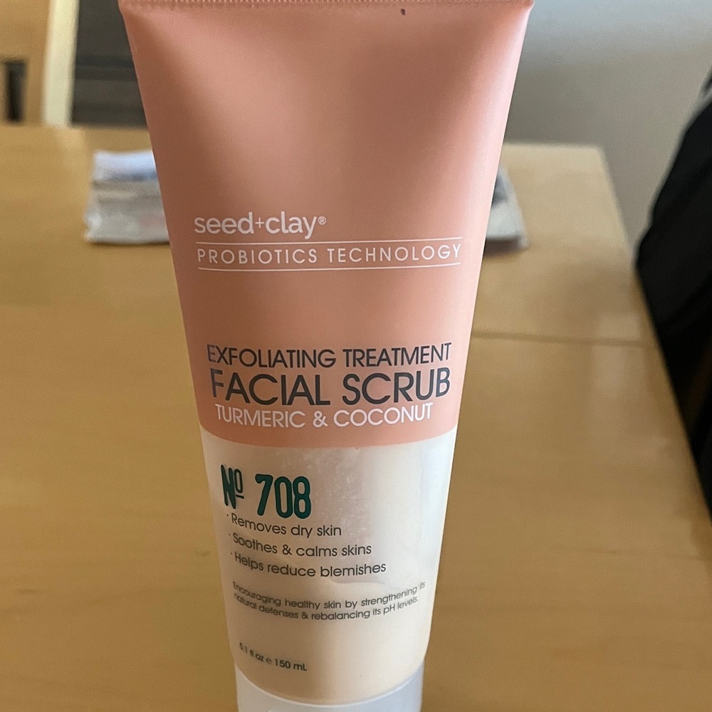 Exfoliating Facial Scrub - Pink